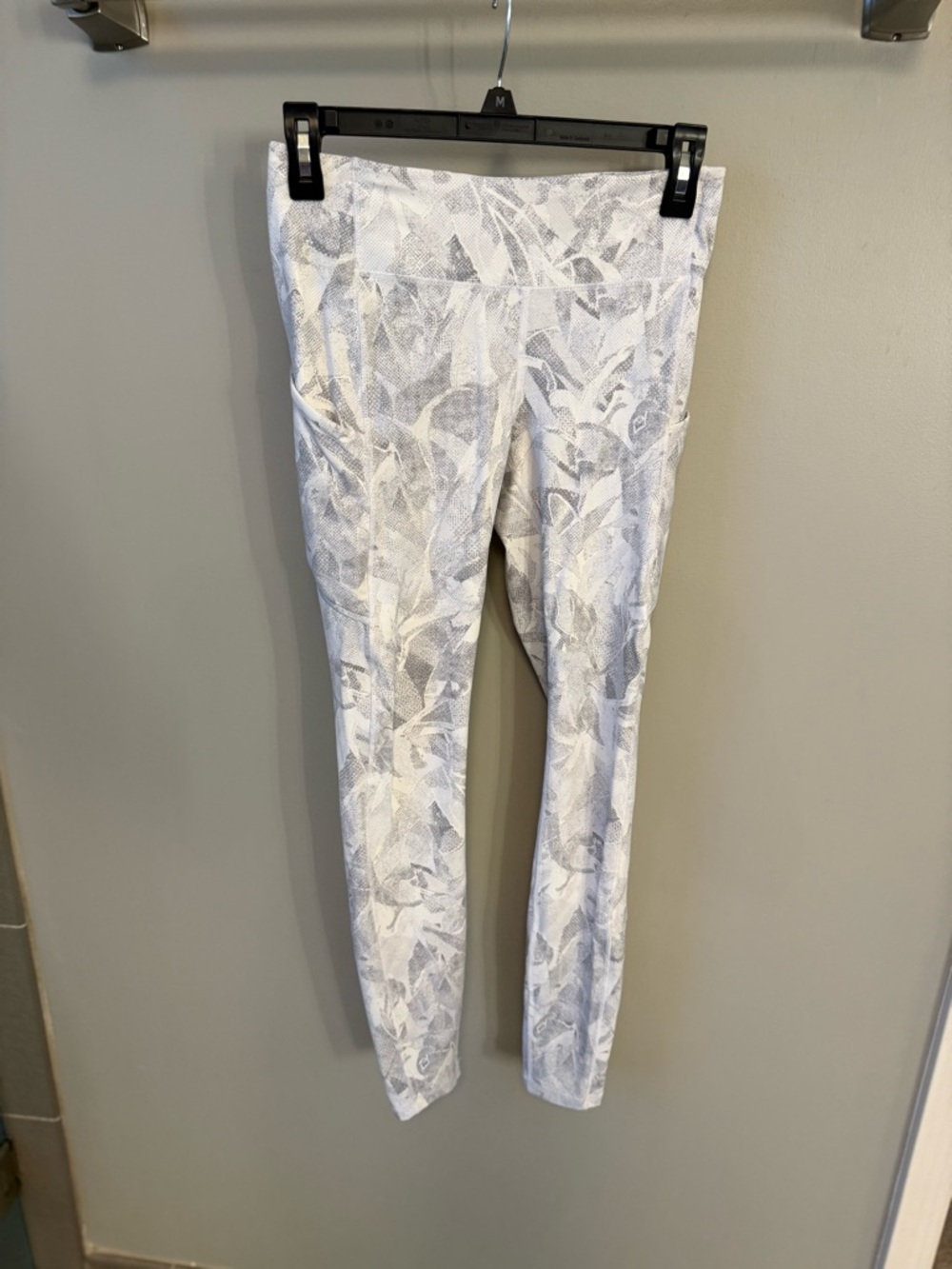 Lululemon Jasmine White Multi Leggings size 6